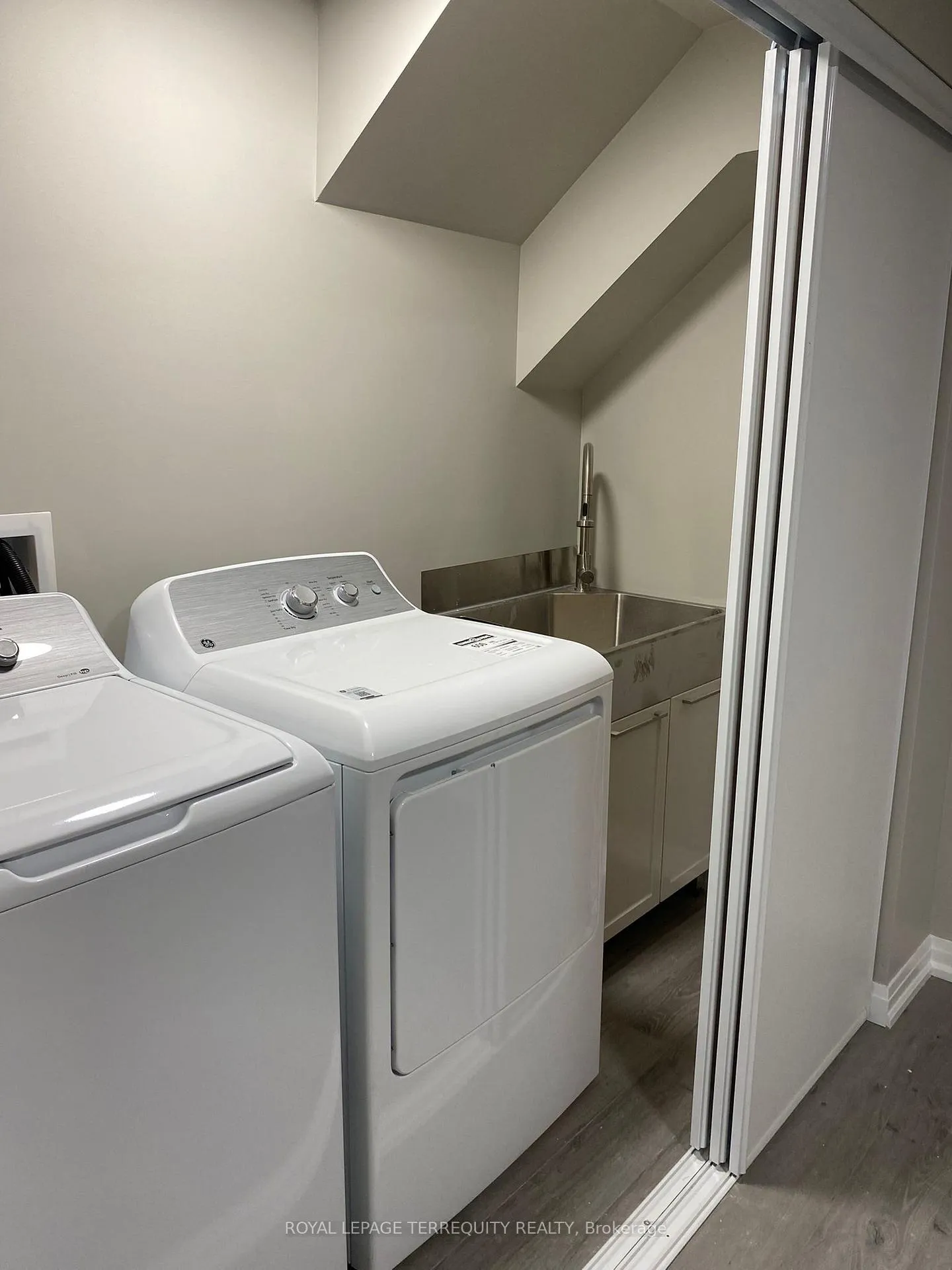 Photo 9 of Unit Lower, 34 Del Ray Crescent, Wasaga Beach — HOMEH