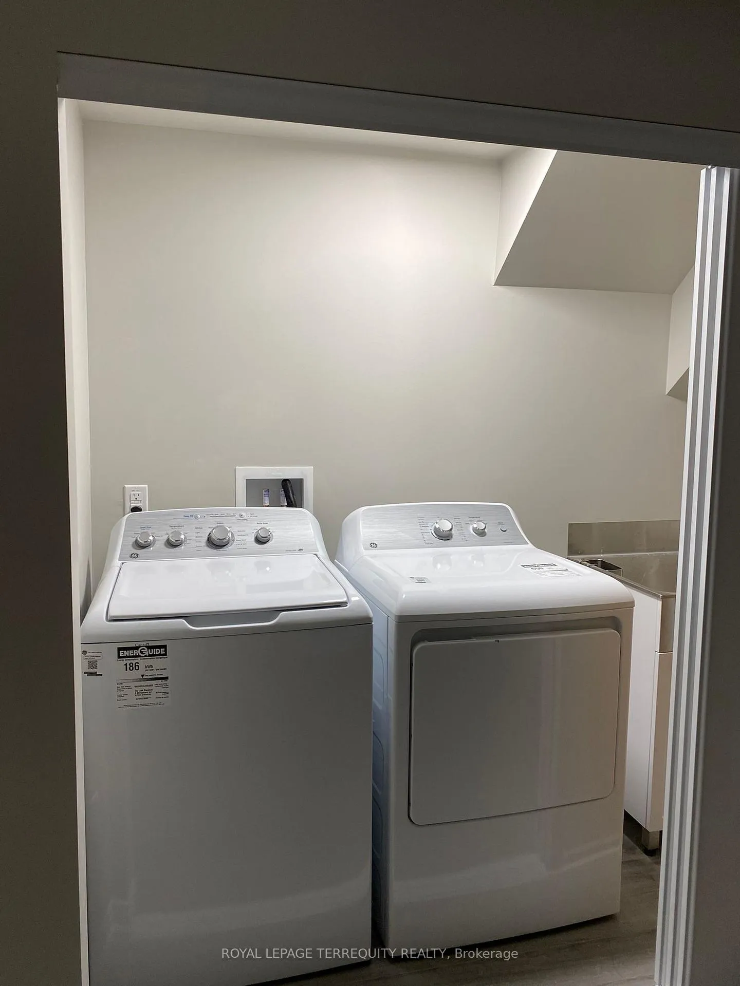 Photo 10 of Unit Lower, 34 Del Ray Crescent, Wasaga Beach — HOMEH
