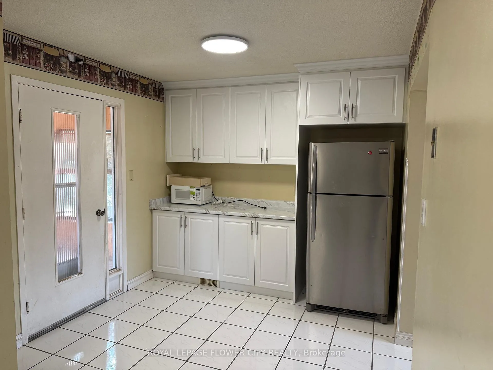 Photo 2 of 611 Pioneer Drive, Kitchener — HOMEH