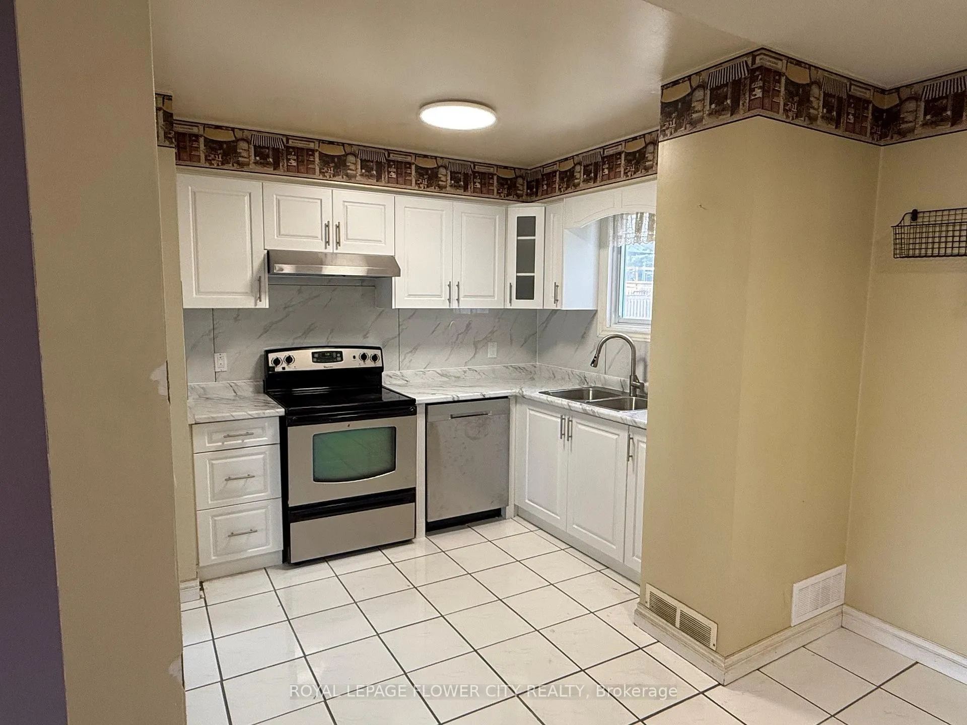 Photo 3 of 611 Pioneer Drive, Kitchener — HOMEH