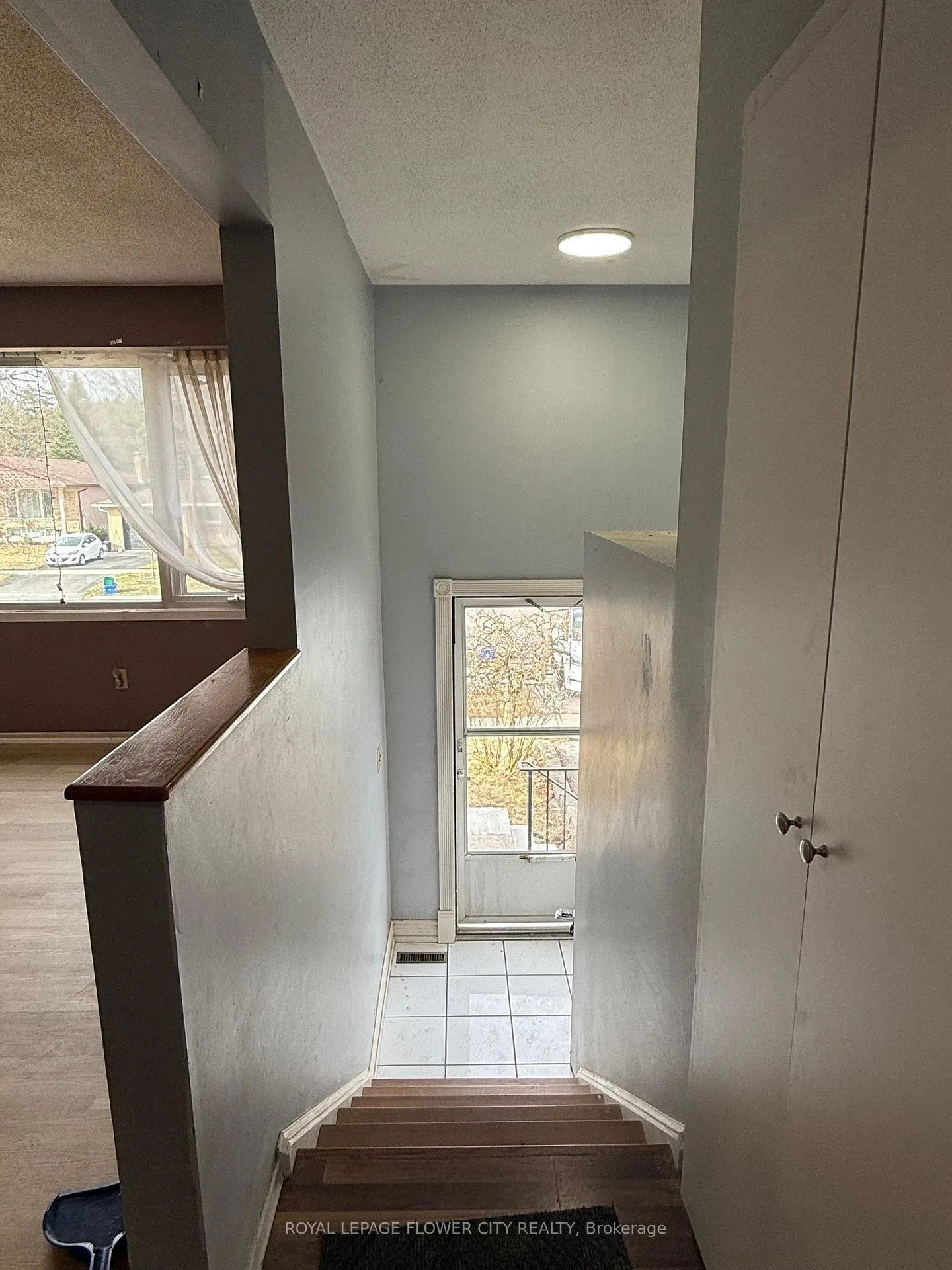Photo 4 of 611 Pioneer Drive, Kitchener — HOMEH