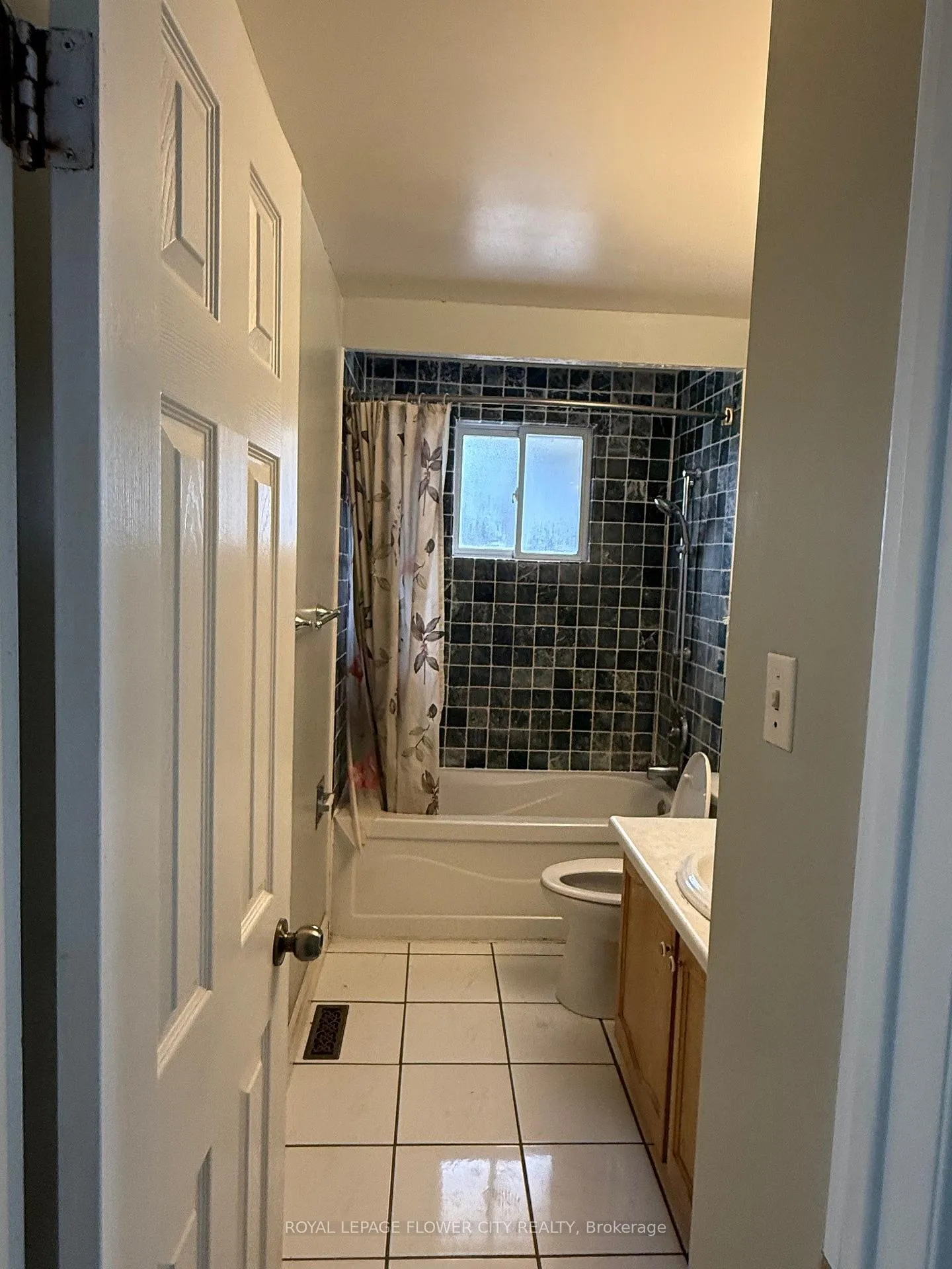 Photo 6 of 611 Pioneer Drive, Kitchener — HOMEH