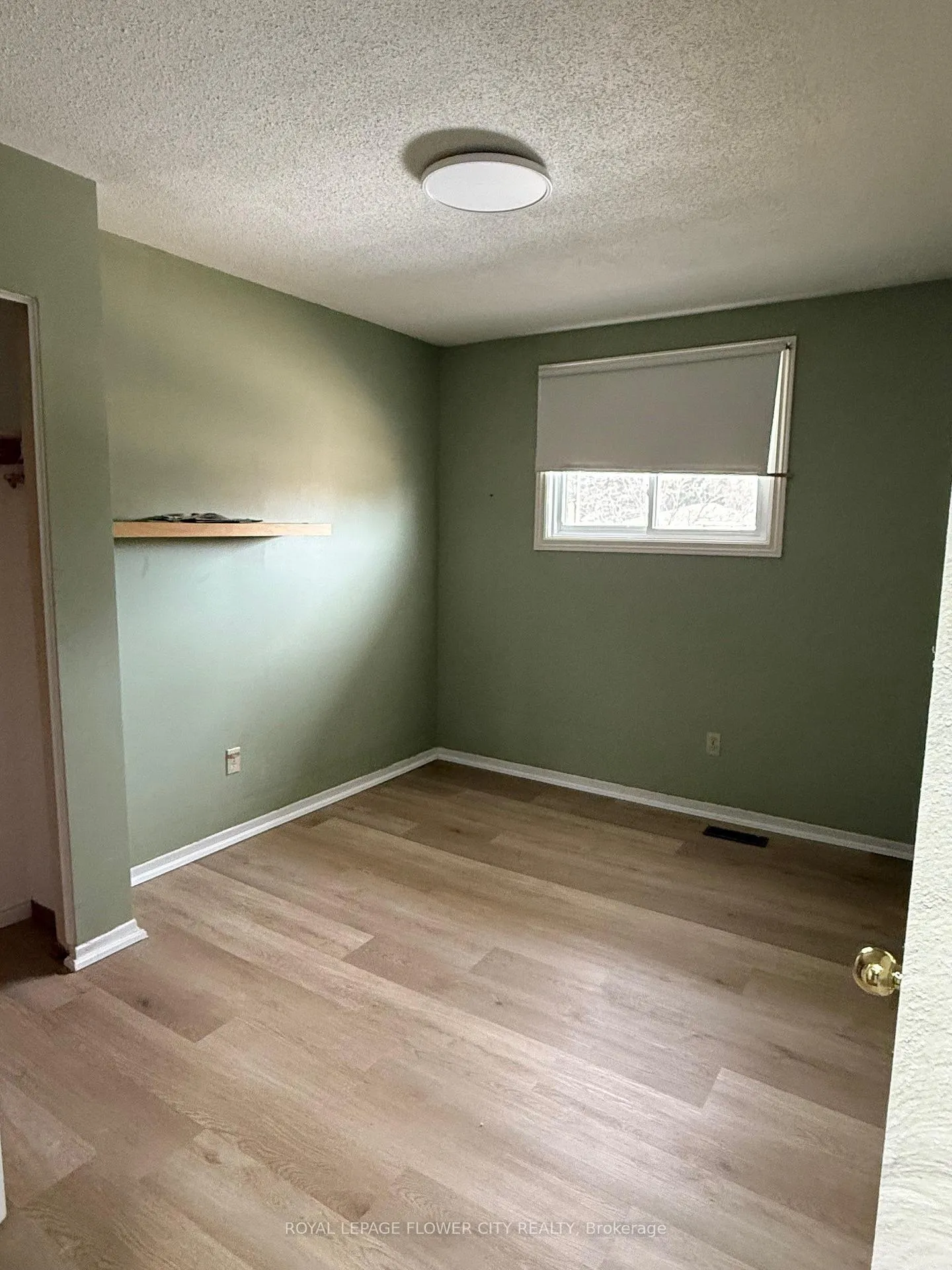 Photo 8 of 611 Pioneer Drive, Kitchener — HOMEH