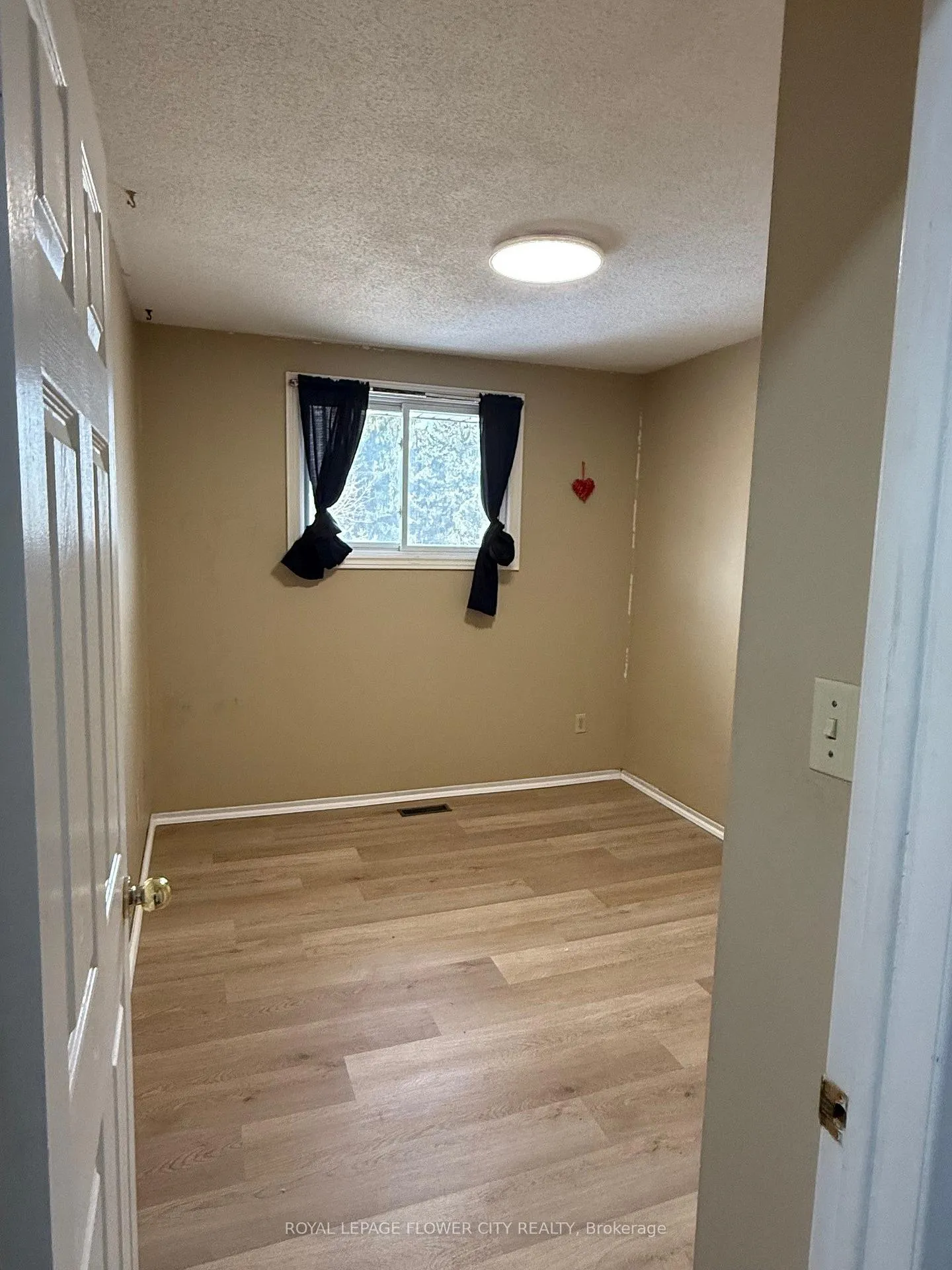 Photo 9 of 611 Pioneer Drive, Kitchener — HOMEH