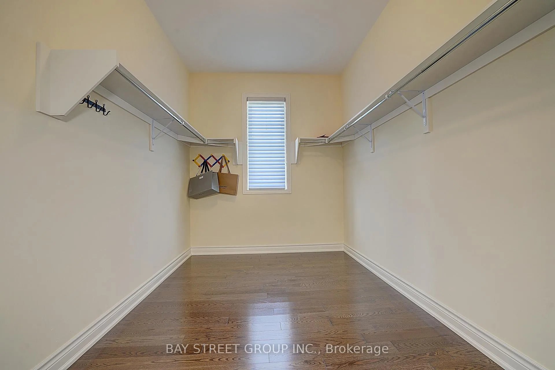 Photo 24 of 96 Match Point Court, Aurora, Aurora Estates — HOMEH
