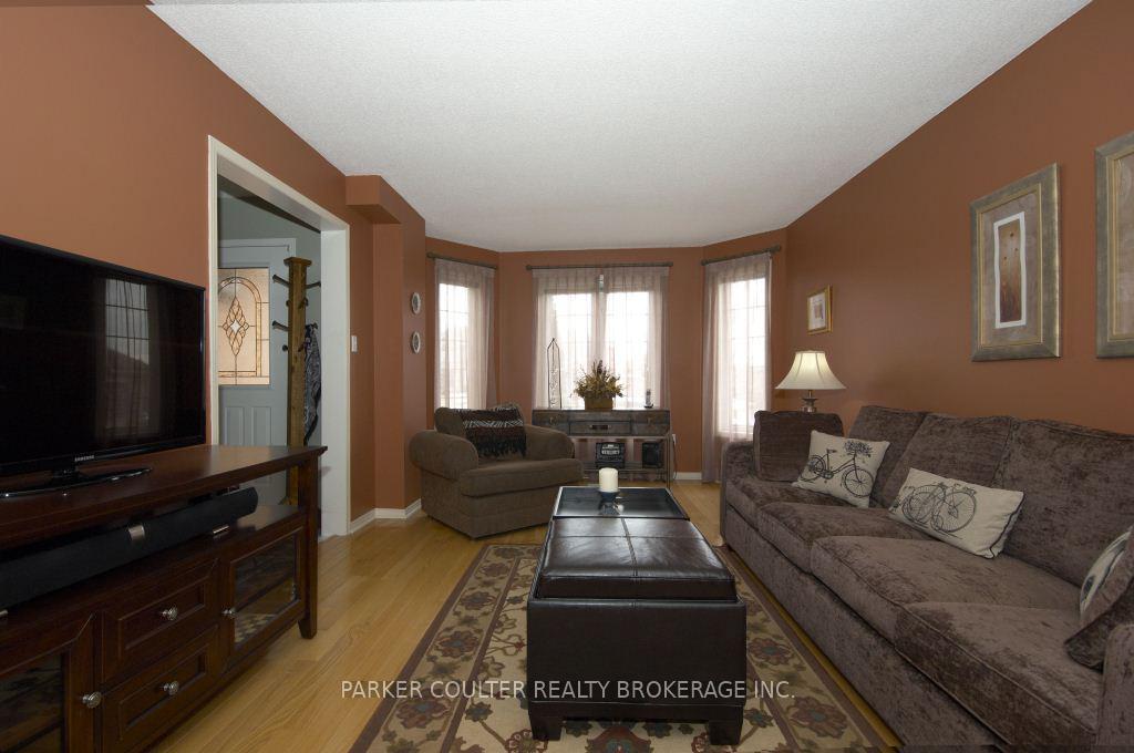 Photo 6 of 7 Teal Place, Barrie, Painswick South — HOMEH