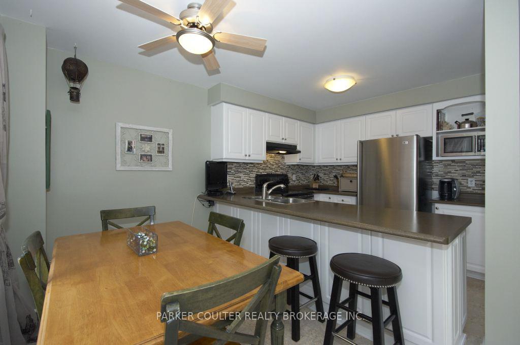 Photo 8 of 7 Teal Place, Barrie, Painswick South — HOMEH