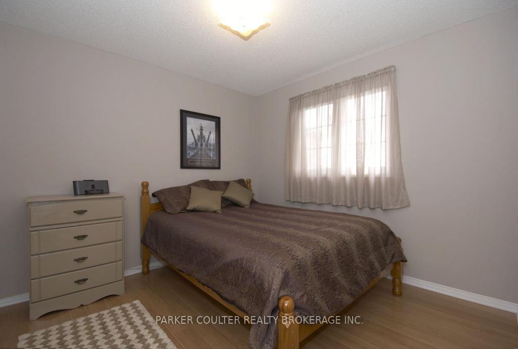 Photo 12 of 7 Teal Place, Barrie, Painswick South — HOMEH