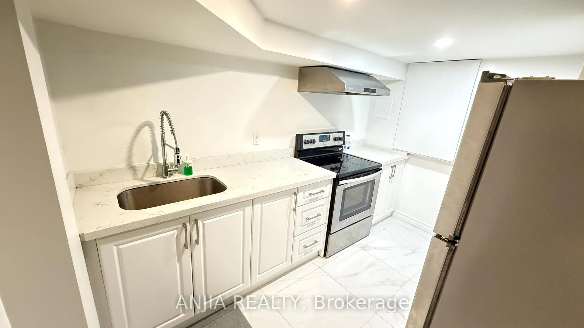 Photo 2 of 1 Brewsland Crescent, Markham, Thornlea — HOMEH