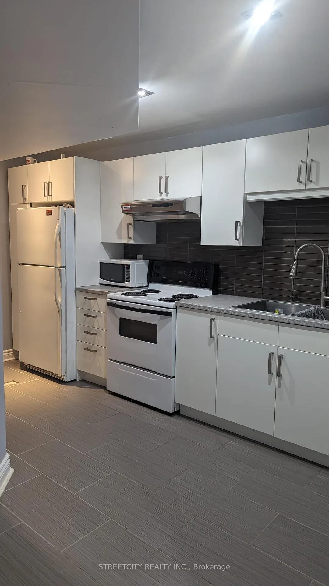 Photo 10 of 24 Frey Crescent, Kitchener — HOMEH