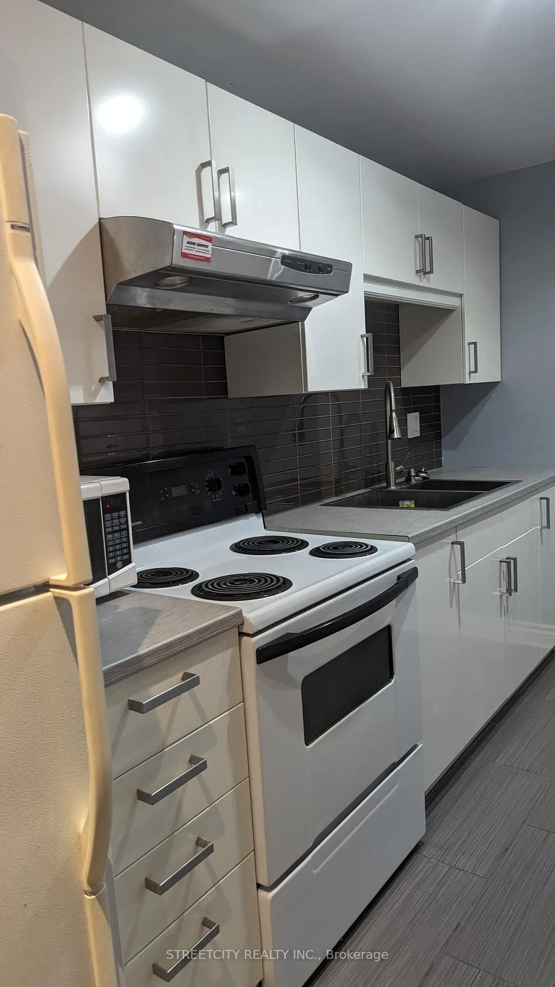 Photo 11 of 24 Frey Crescent, Kitchener — HOMEH