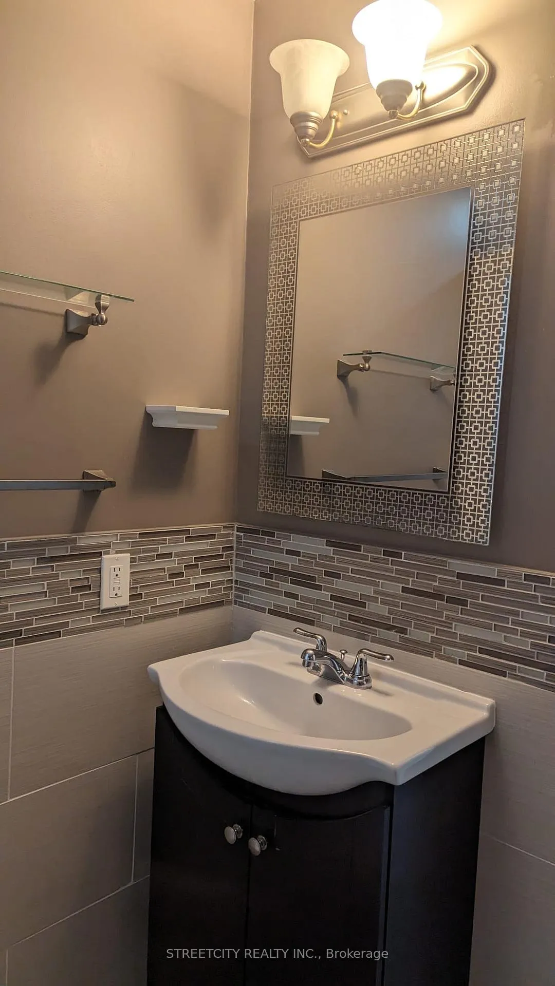 Photo 13 of 24 Frey Crescent, Kitchener — HOMEH