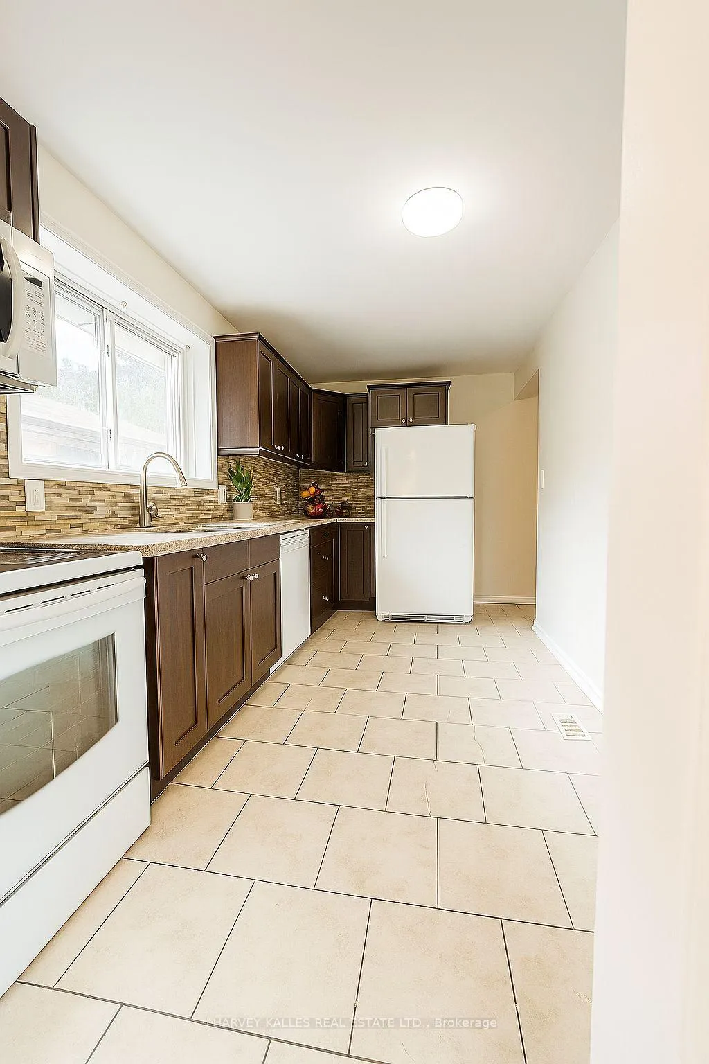 Photo 2 of Unit Main, 47 Santa Barbara Road, North York, Willowdale West — HOMEH
