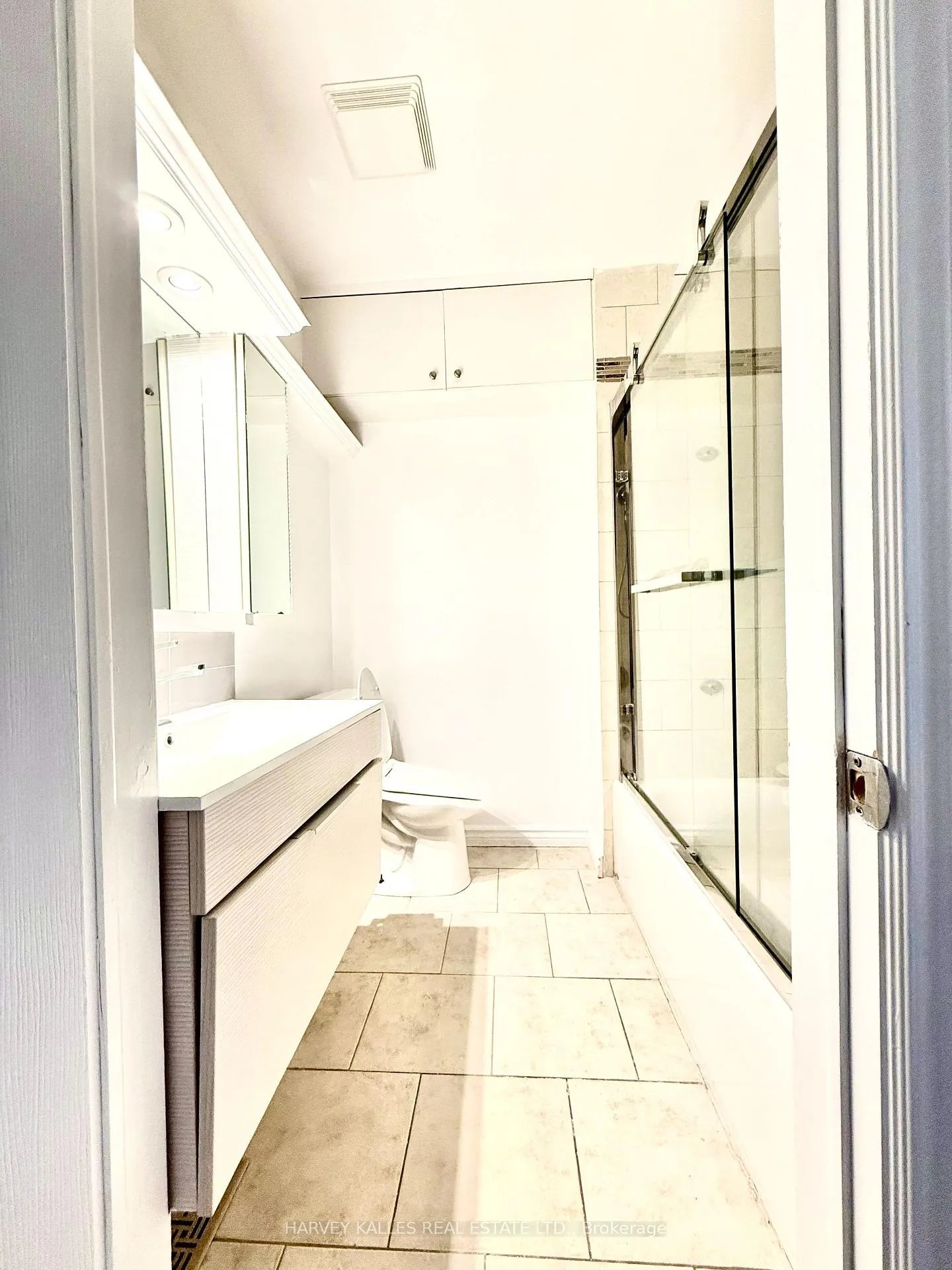 Photo 3 of Unit Main, 47 Santa Barbara Road, North York, Willowdale West — HOMEH
