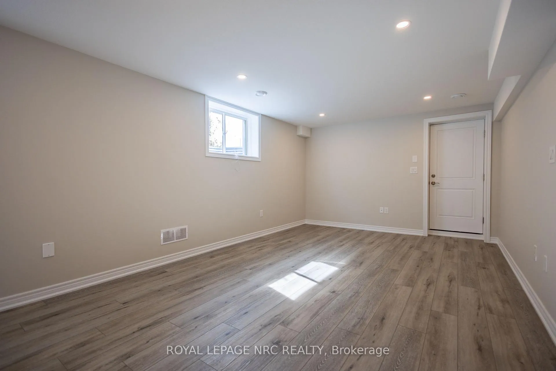 Photo 27 of 25 McMann Drive, Thorold, Thorold Downtown — HOMEH
