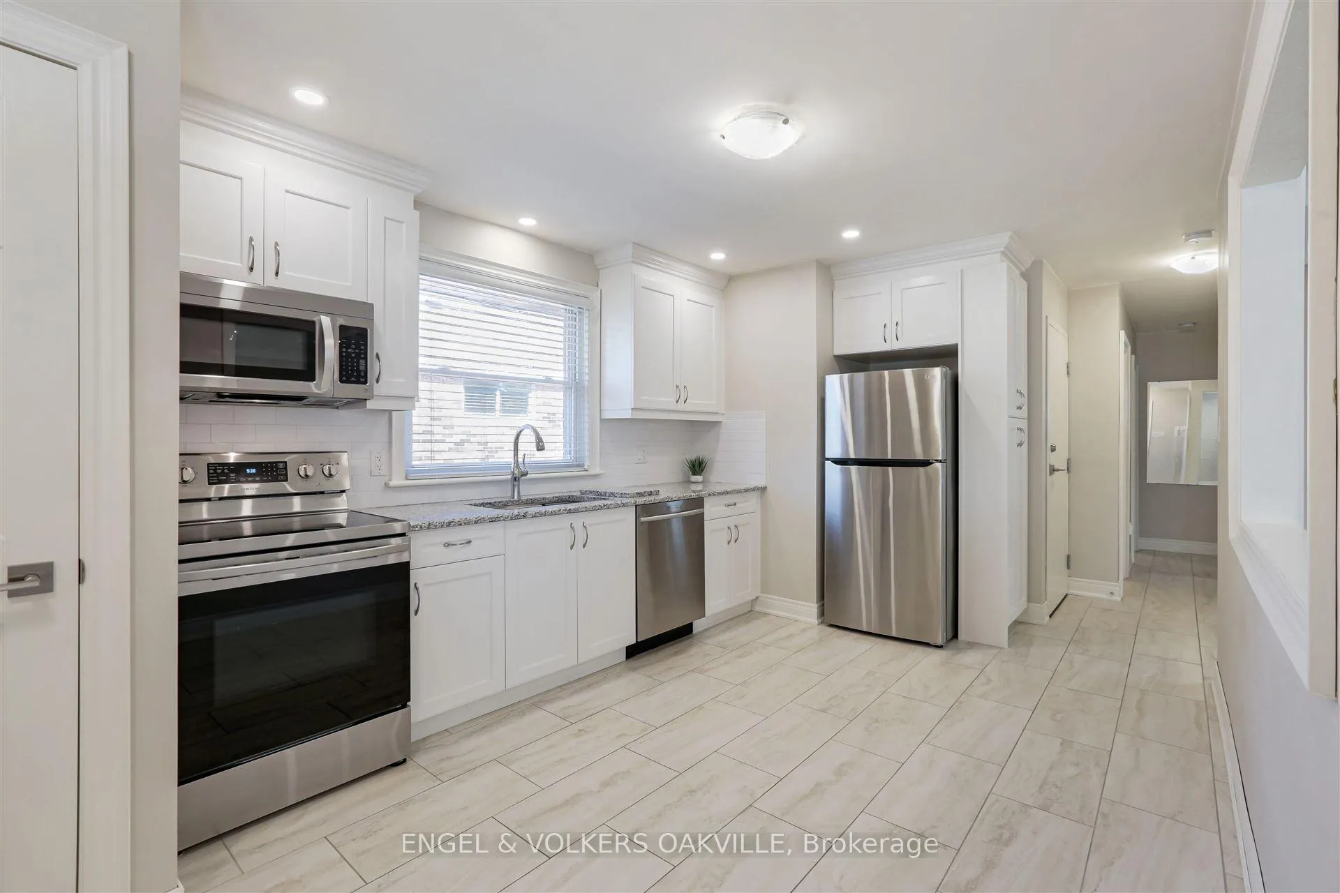 Photo 2 of Unit Upper, 128 Winchester Boulevard, Hamilton, Hampton Heights — HOMEH