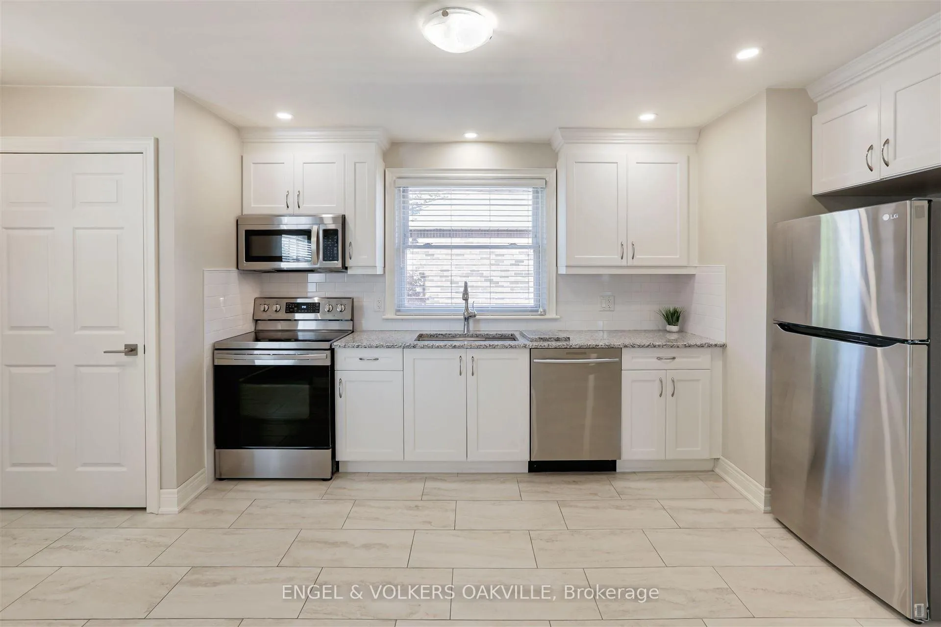 Photo 4 of Unit Upper, 128 Winchester Boulevard, Hamilton, Hampton Heights — HOMEH