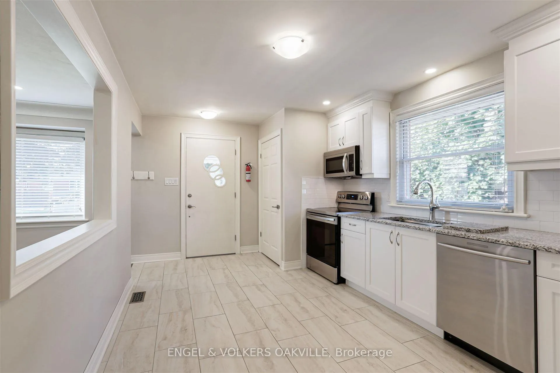 Photo 5 of Unit Upper, 128 Winchester Boulevard, Hamilton, Hampton Heights — HOMEH