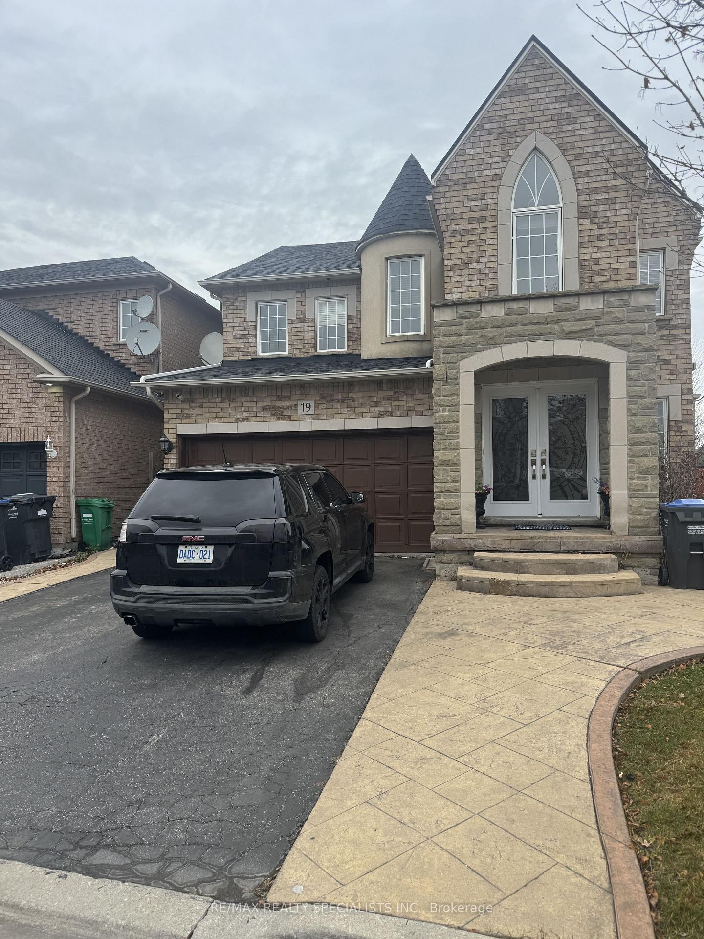 Photo 1 of 19 Colbeck Crescent, Brampton, Fletcher's Meadow — HOMEH