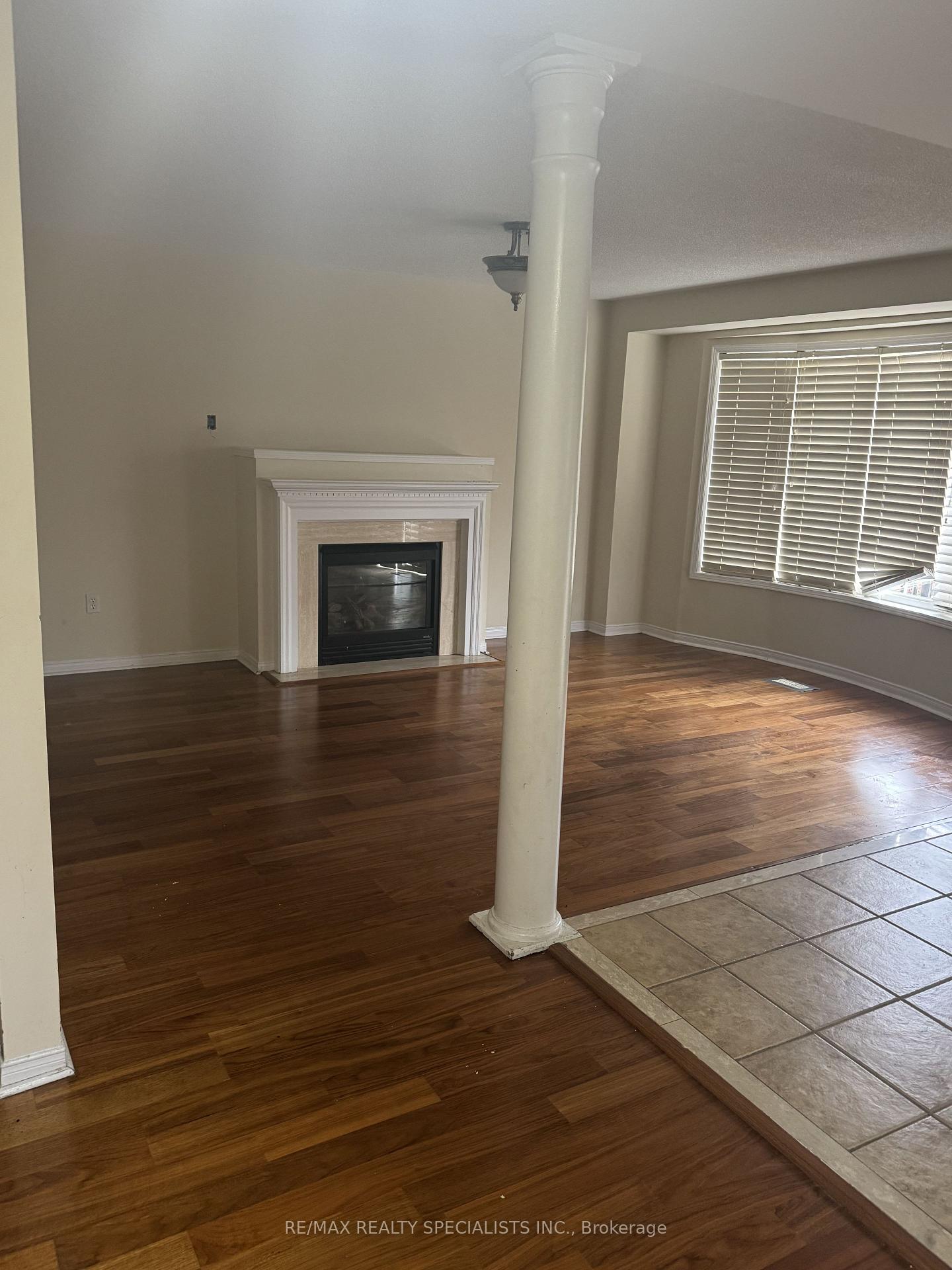 Photo 3 of 19 Colbeck Crescent, Brampton, Fletcher's Meadow — HOMEH