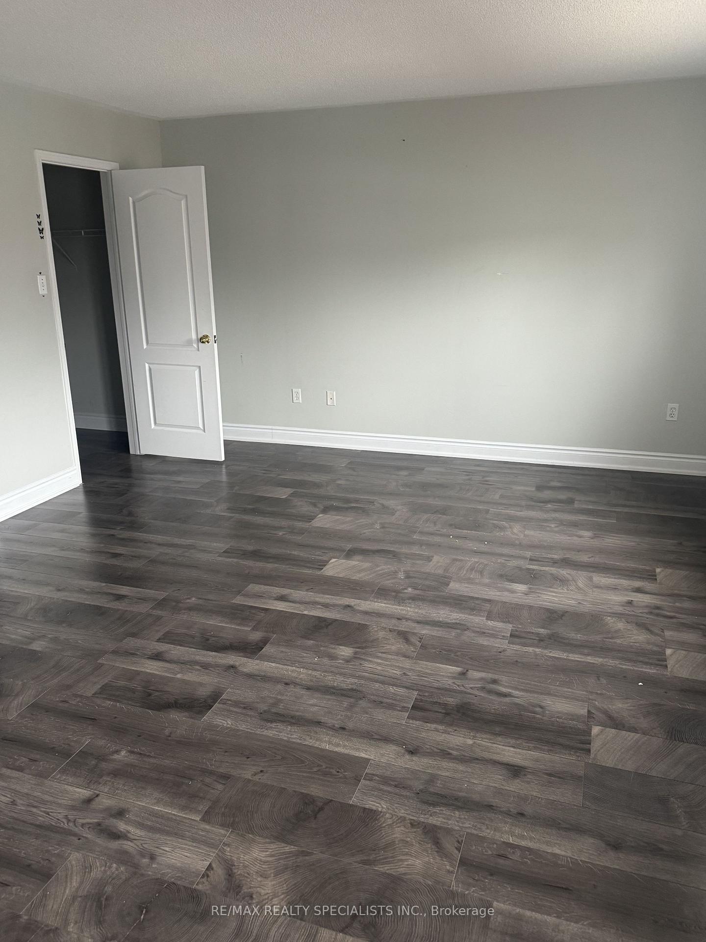 Photo 8 of 19 Colbeck Crescent, Brampton, Fletcher's Meadow — HOMEH