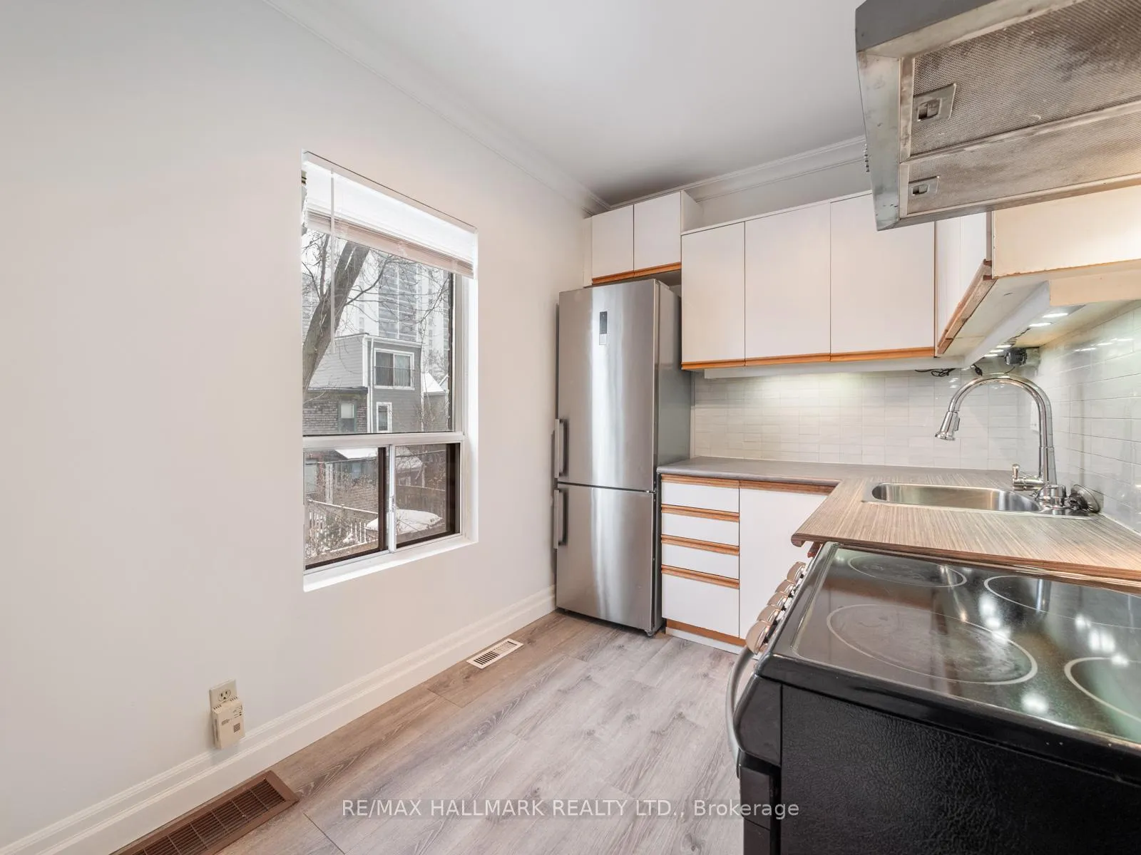 Photo 6 of Unit Upper, 55 Eastmount Avenue, Toronto, Playter Estates-Danforth — HOMEH
