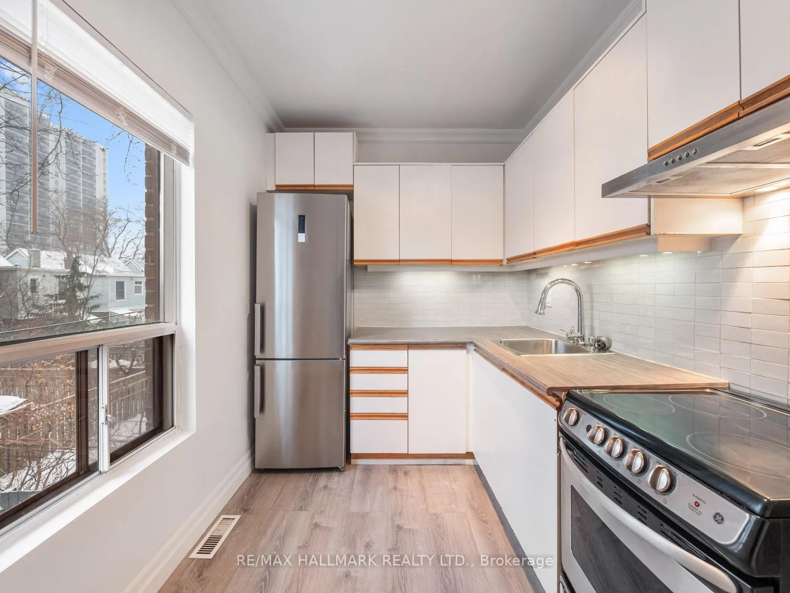 Photo 7 of Unit Upper, 55 Eastmount Avenue, Toronto, Playter Estates-Danforth — HOMEH