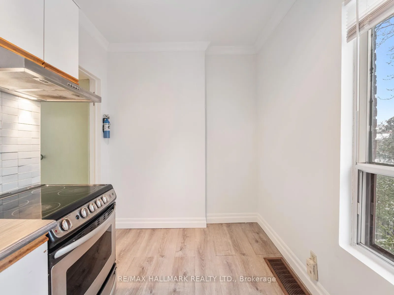 Photo 8 of Unit Upper, 55 Eastmount Avenue, Toronto, Playter Estates-Danforth — HOMEH