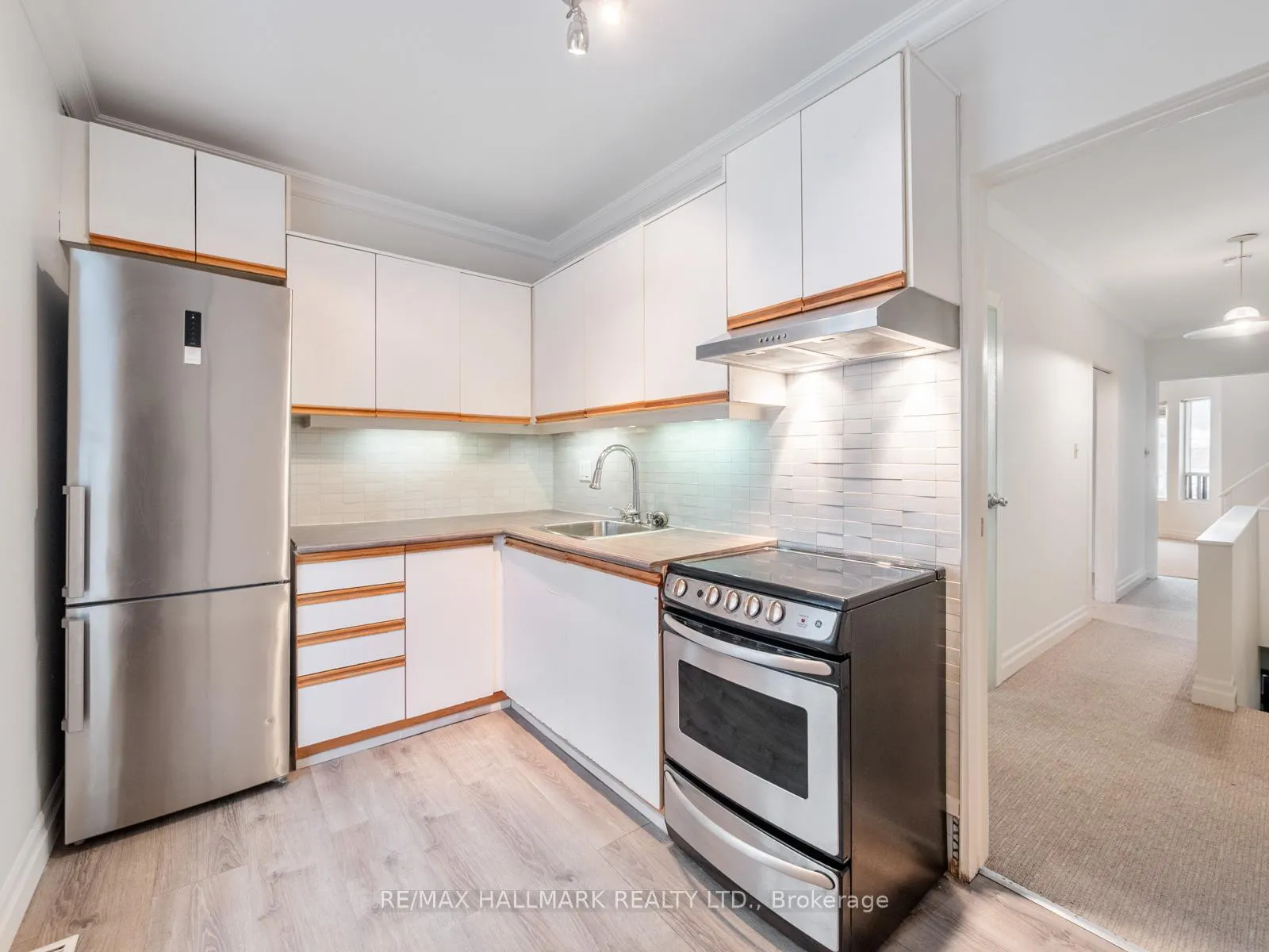 Photo 9 of Unit Upper, 55 Eastmount Avenue, Toronto, Playter Estates-Danforth — HOMEH