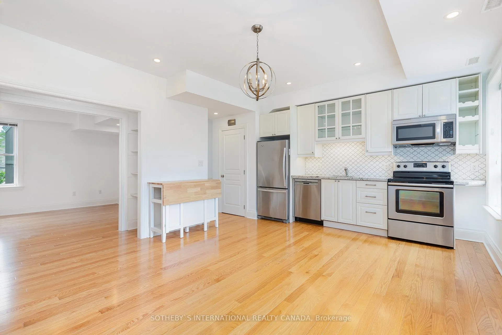Photo 3 of Unit 2, 105 Harbord Street, Toronto, University — HOMEH