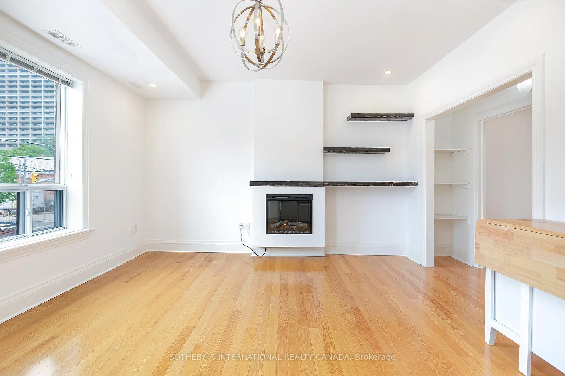 Photo 4 of Unit 2, 105 Harbord Street, Toronto, University — HOMEH