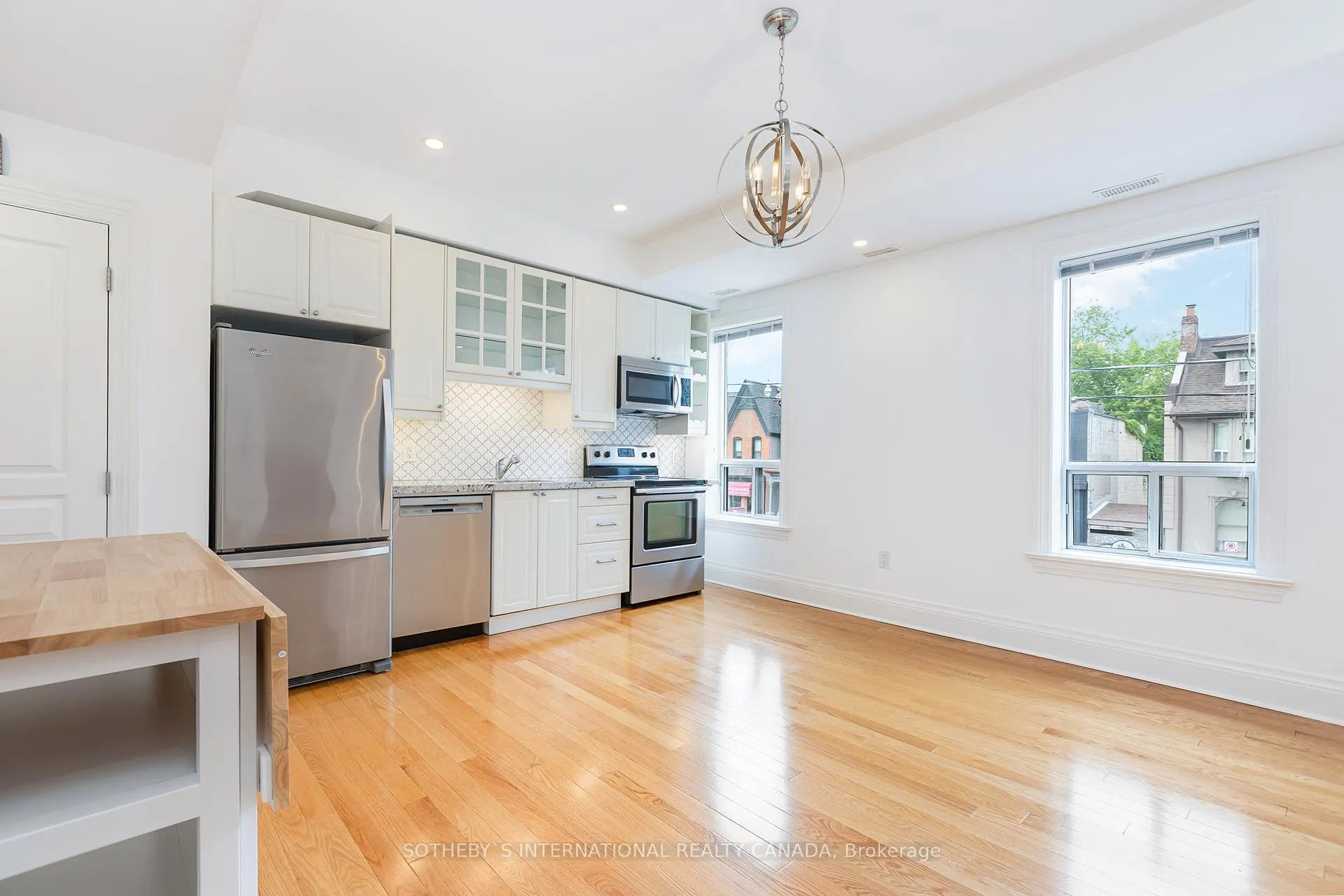 Photo 5 of Unit 2, 105 Harbord Street, Toronto, University — HOMEH