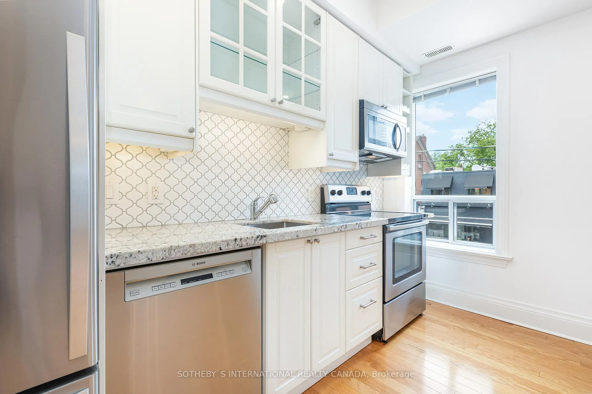 Photo 6 of Unit 2, 105 Harbord Street, Toronto, University — HOMEH