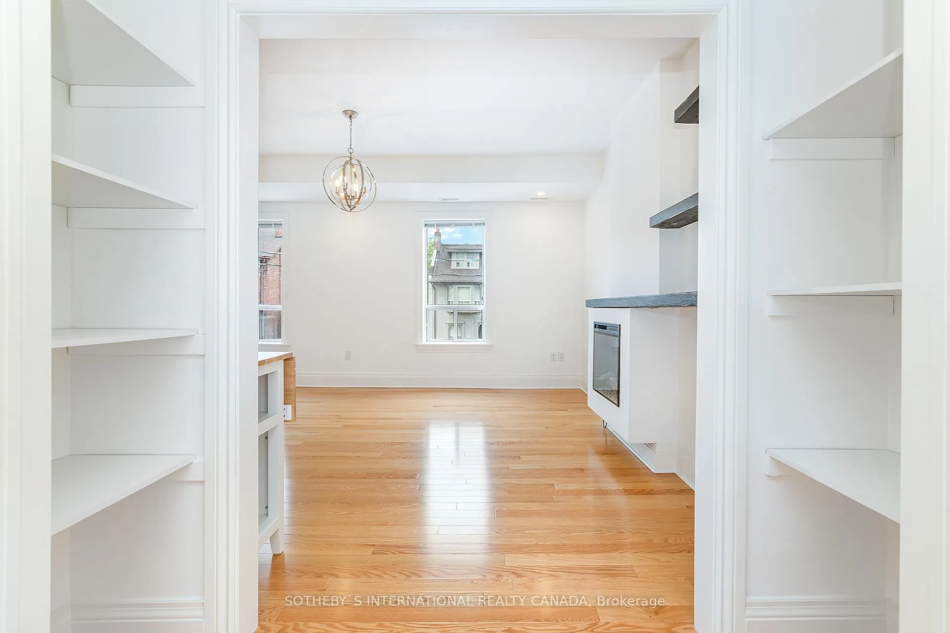 Photo 7 of Unit 2, 105 Harbord Street, Toronto, University — HOMEH