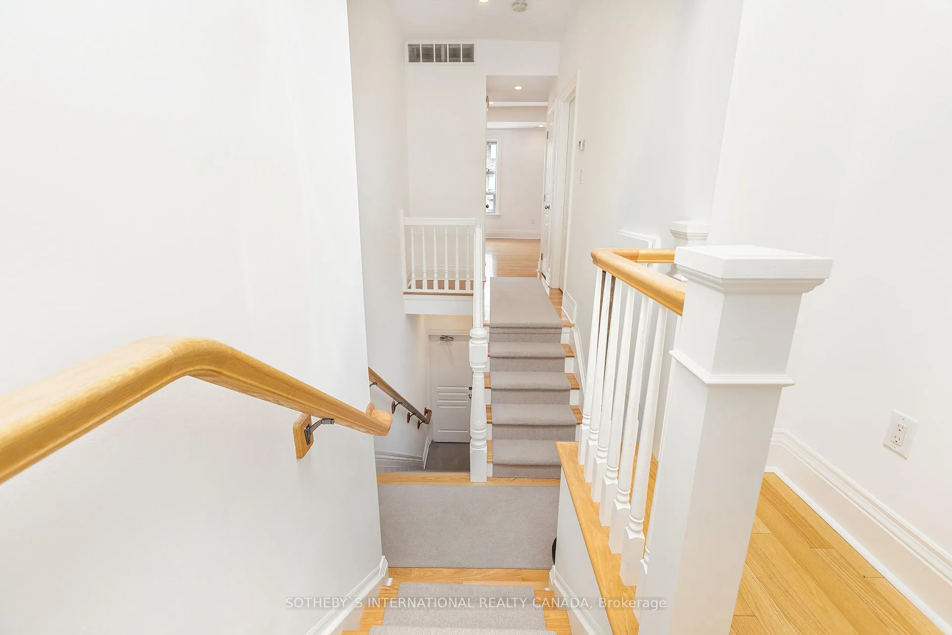 Photo 8 of Unit 2, 105 Harbord Street, Toronto, University — HOMEH
