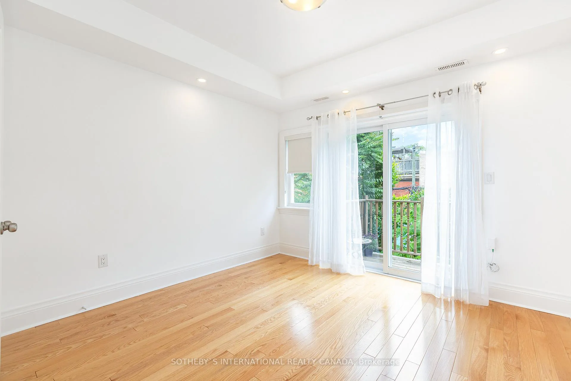 Photo 9 of Unit 2, 105 Harbord Street, Toronto, University — HOMEH