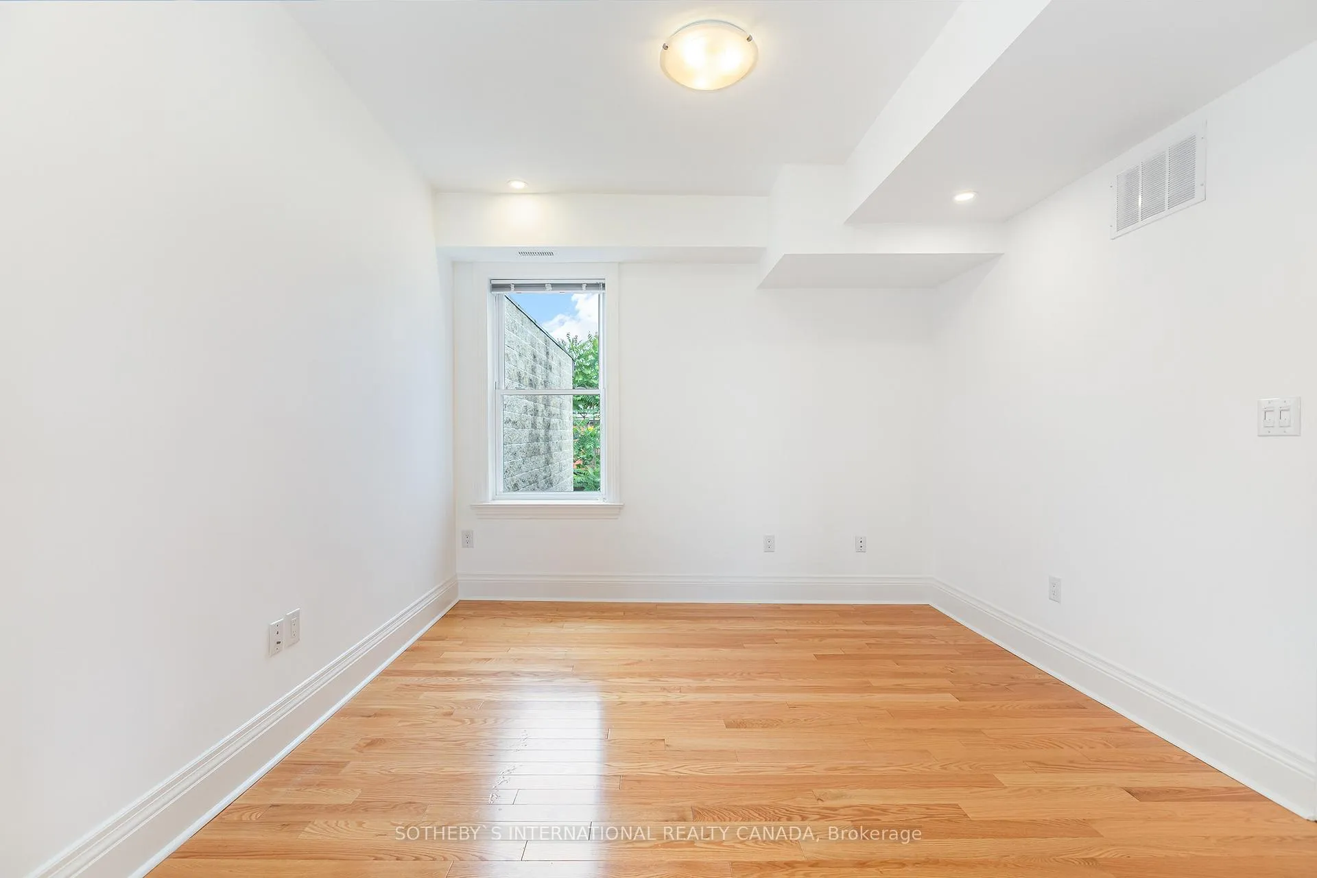 Photo 11 of Unit 2, 105 Harbord Street, Toronto, University — HOMEH