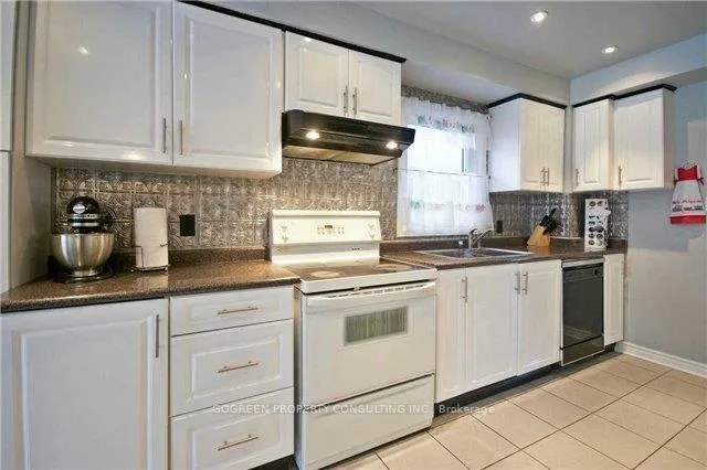 Photo 4 of 2285 Cottonwood Circle, Pickering, Liverpool — HOMEH