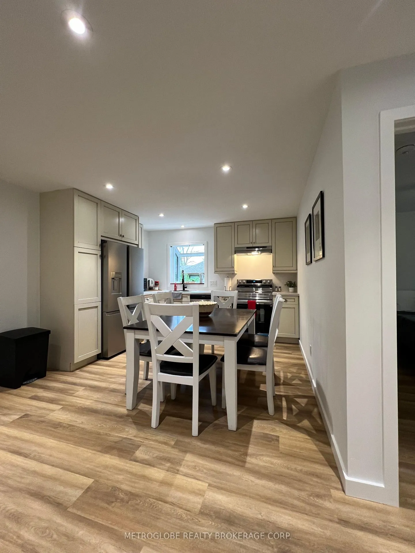 Photo 4 of 876 Kennedy Road, Innisfil, Alcona — HOMEH