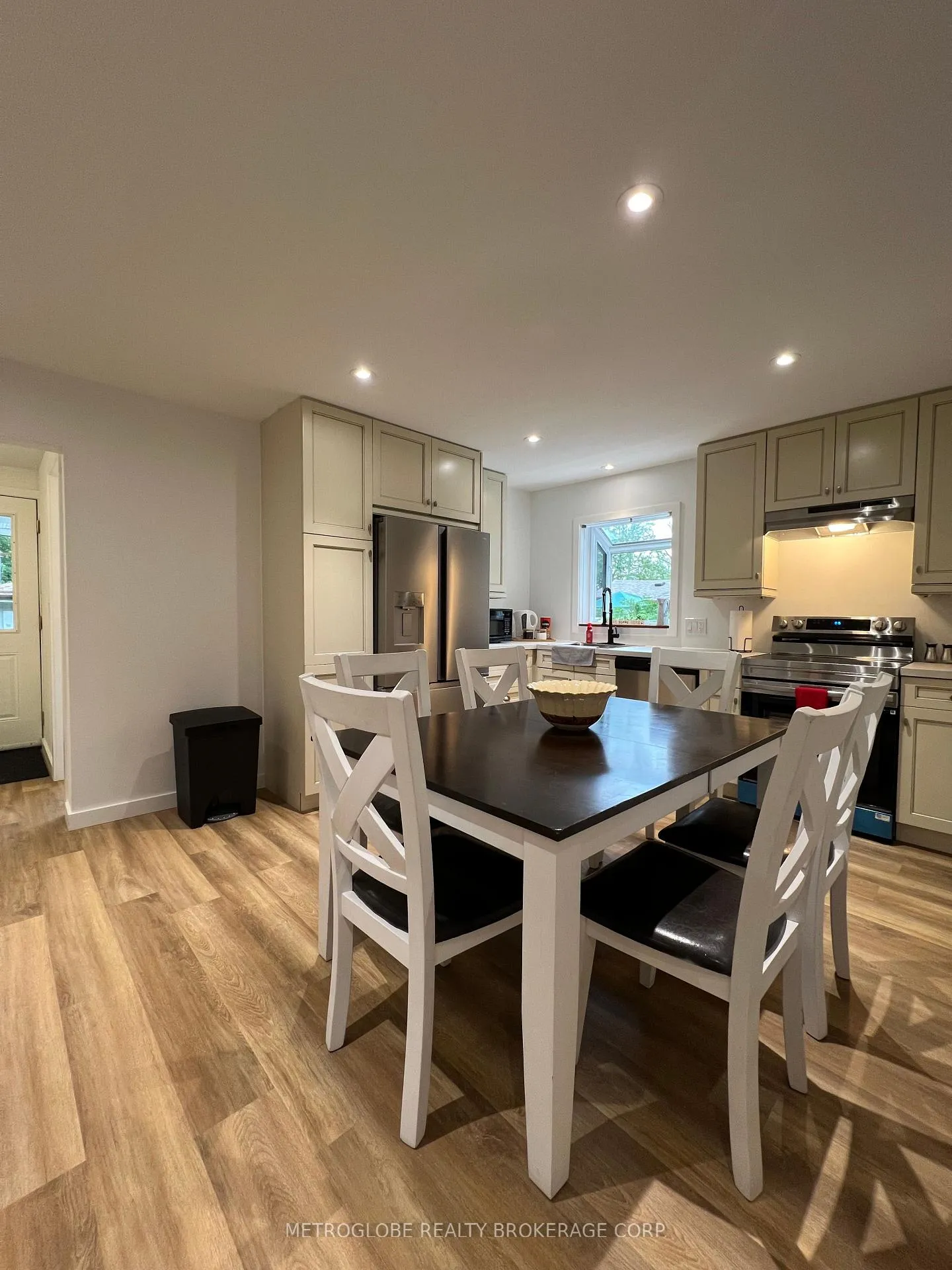 Photo 5 of 876 Kennedy Road, Innisfil, Alcona — HOMEH
