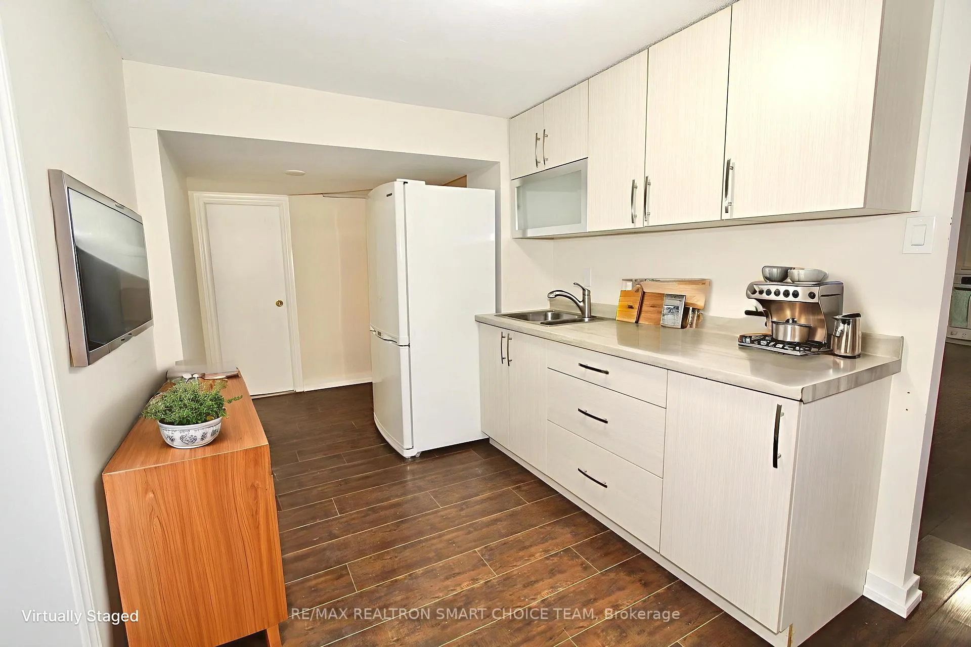 Photo 5 of Unit Bsmt, 929 Crocus Crescent, Whitby, Downtown Whitby — HOMEH