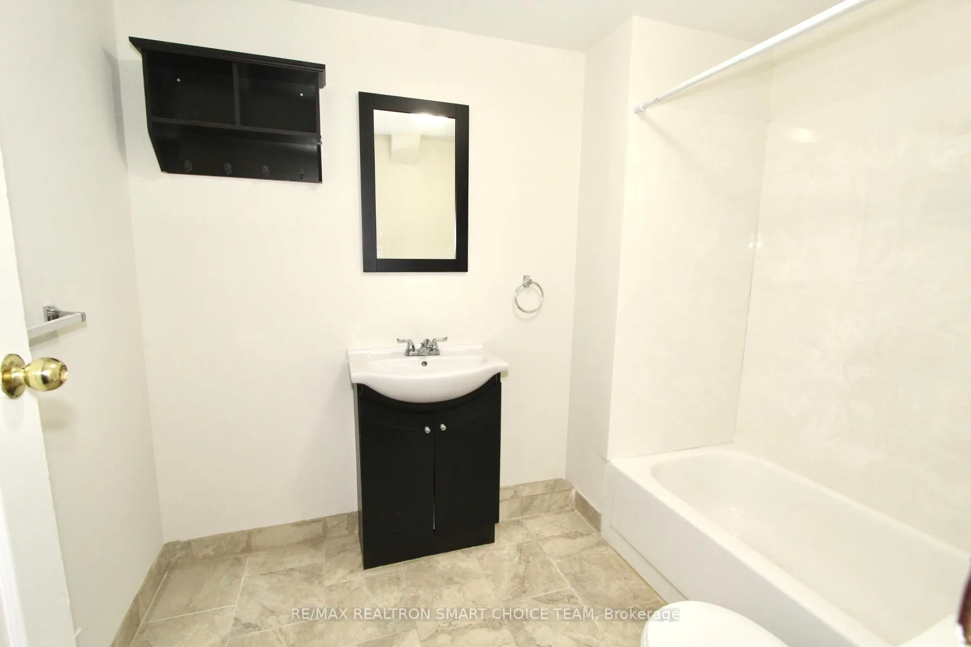 Photo 8 of Unit Bsmt, 929 Crocus Crescent, Whitby, Downtown Whitby — HOMEH