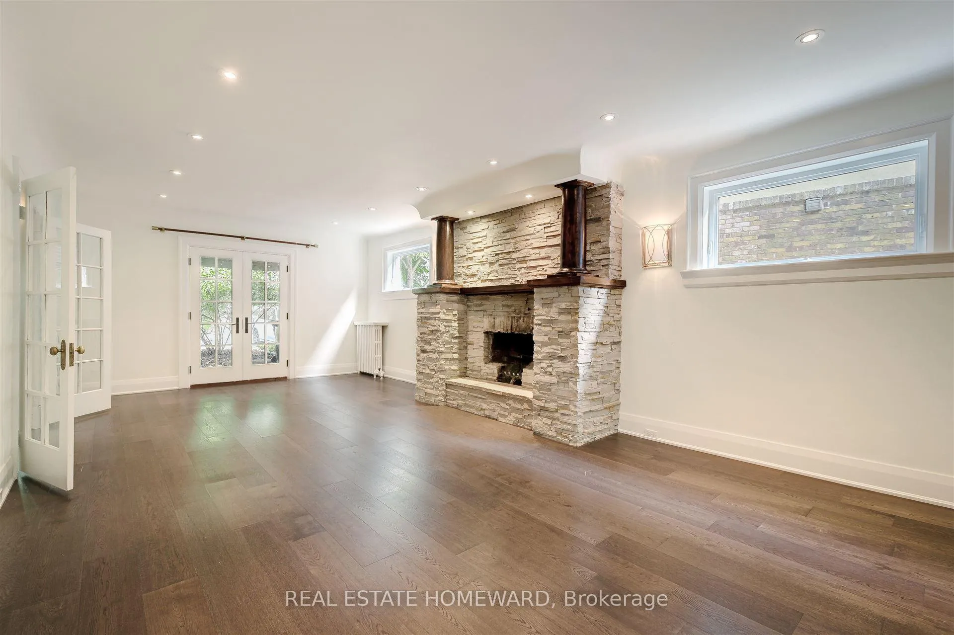 Photo 6 of 15 Pine Crescent, Toronto, The Beaches — HOMEH