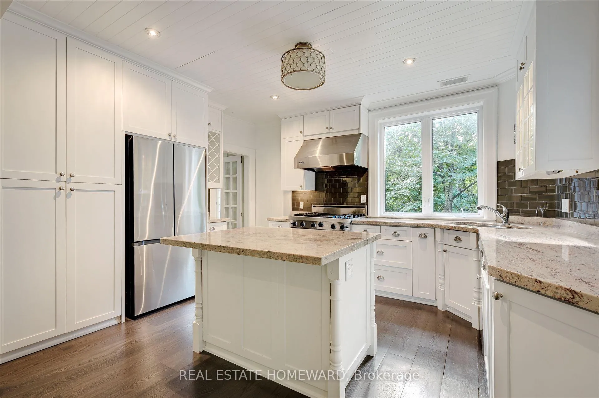 Photo 11 of 15 Pine Crescent, Toronto, The Beaches — HOMEH