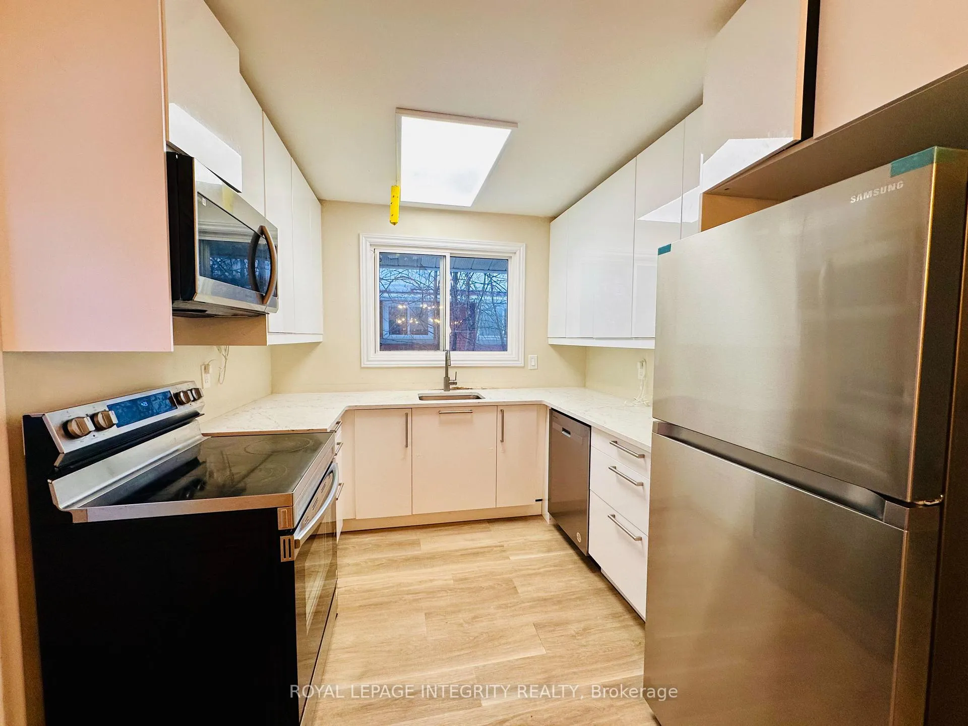 Photo 5 of 1797 Gage Crescent, Ottawa, Bel Air Heights — HOMEH