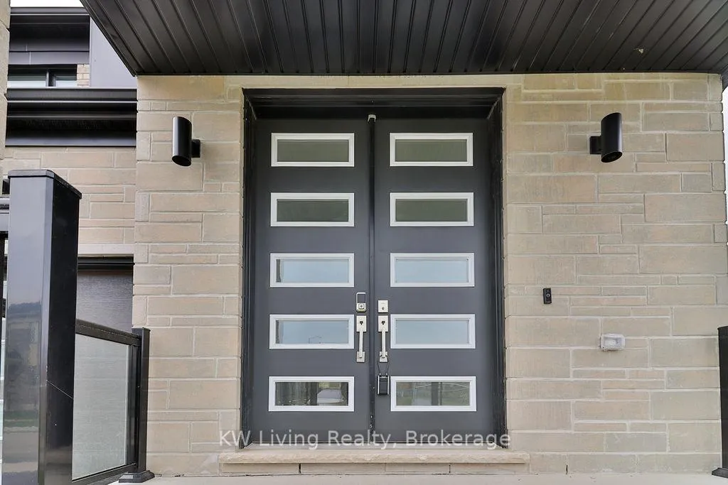 Photo 3 of 20 Berczy Manor Crescent, Markham, Victoria Square — HOMEH