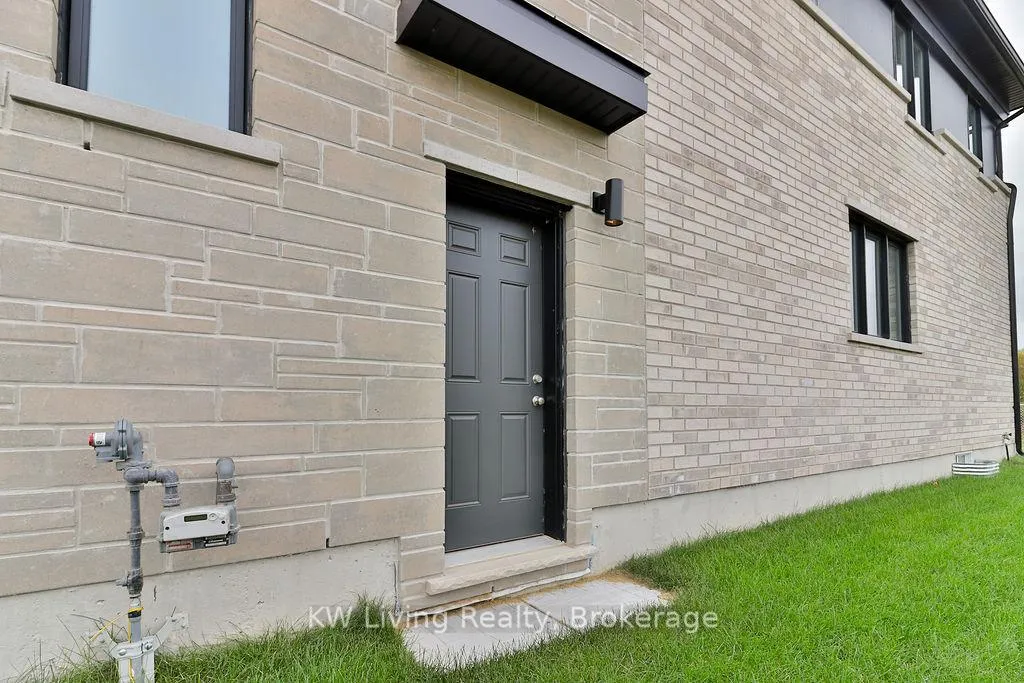 Photo 4 of 20 Berczy Manor Crescent, Markham, Victoria Square — HOMEH