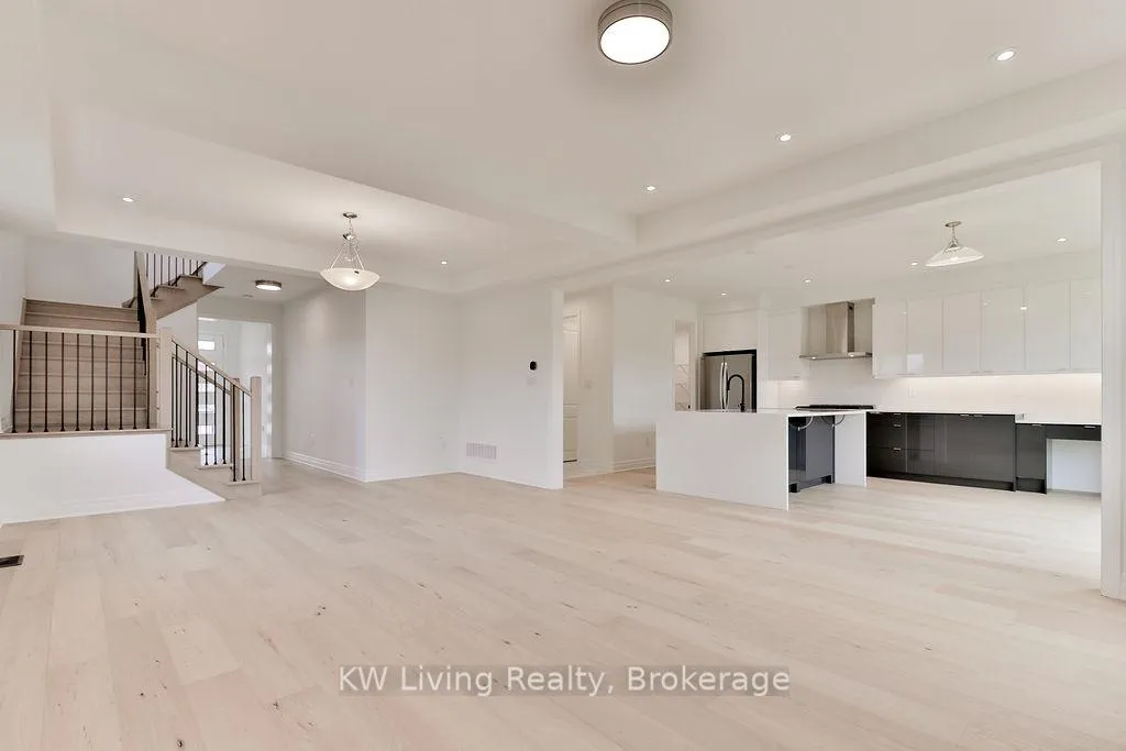 Photo 10 of 20 Berczy Manor Crescent, Markham, Victoria Square — HOMEH