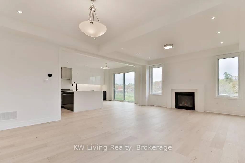 Photo 11 of 20 Berczy Manor Crescent, Markham, Victoria Square — HOMEH