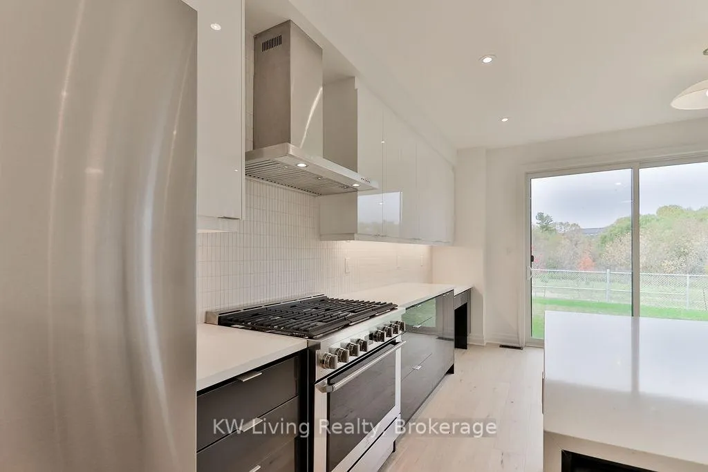 Photo 12 of 20 Berczy Manor Crescent, Markham, Victoria Square — HOMEH